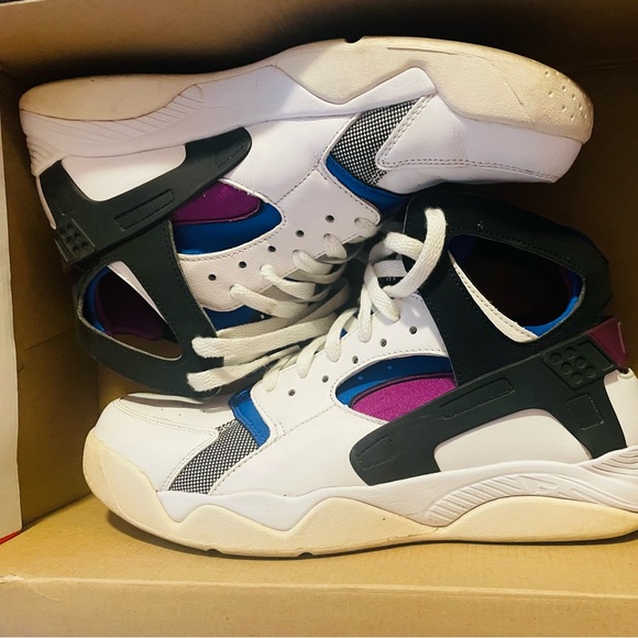 Nike Air Flight Huarache PRM QS - Picture 3 of 9